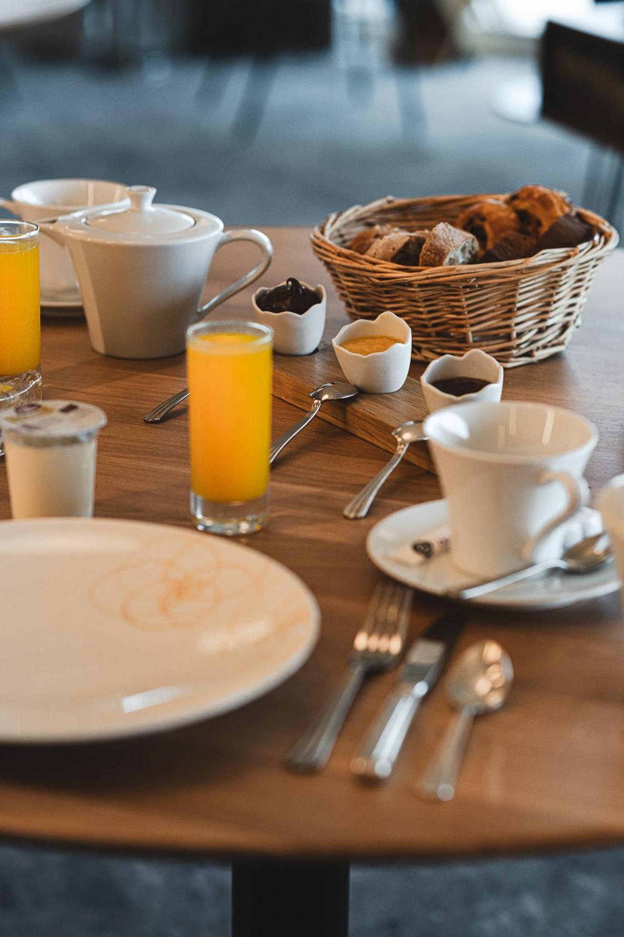 Logis Hotellerie Les Brisants , Restaurant J M Perochon Bretignolles-sur-Mer ภายนอก รูปภาพ